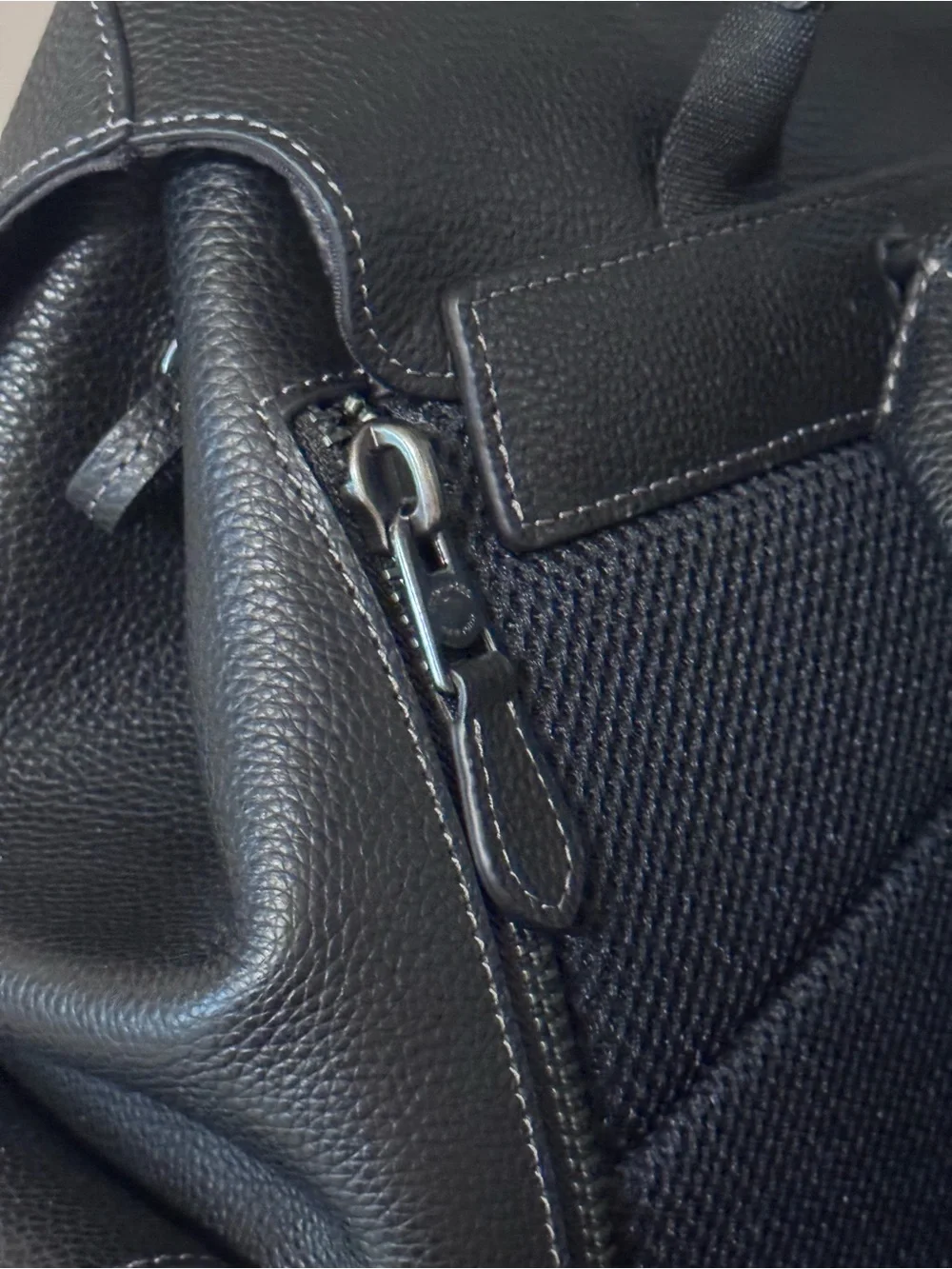 Hudson Backpack In Signature Leather